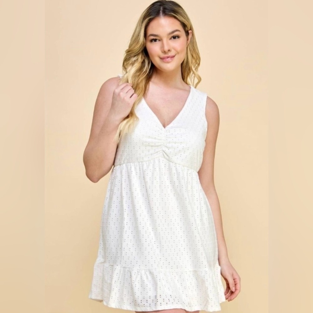 As U Wish White Eyelet V-Neck Sleeveless Tunic 🤍